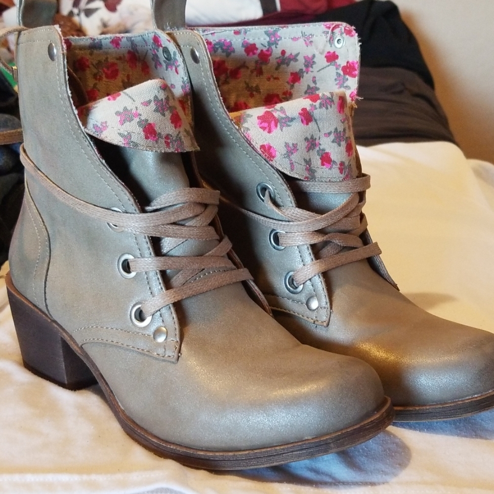 Roxy Edie Ankle Combat Boot Size 8.5